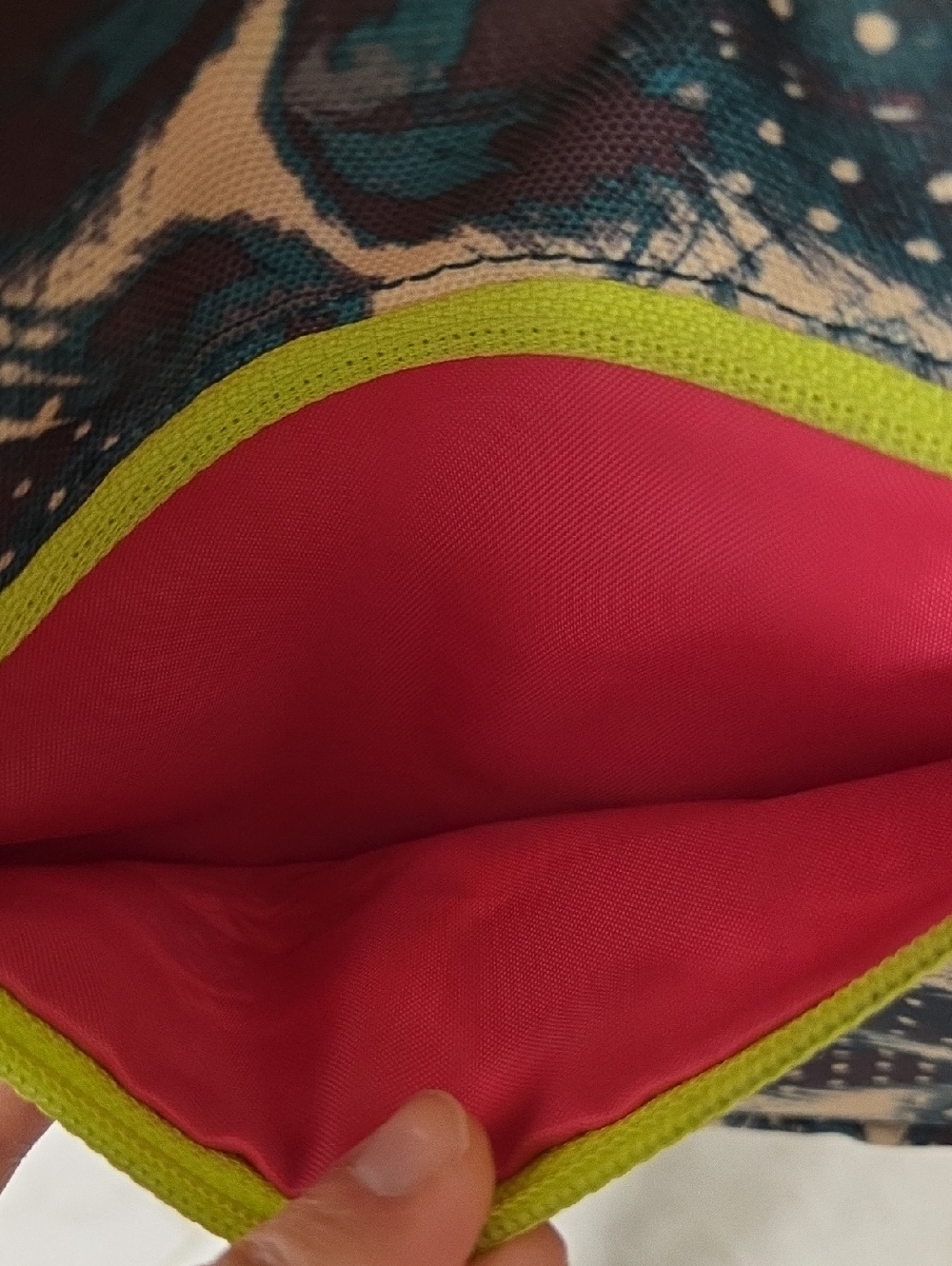 KAVU Crossbody Bag / Purse, Green Feathers, Excellent Condition - Picture 7 of 8
